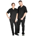 Bluza w serek medyczna z krótkim rękawem w kolorze czarnym - 3494-060-4010